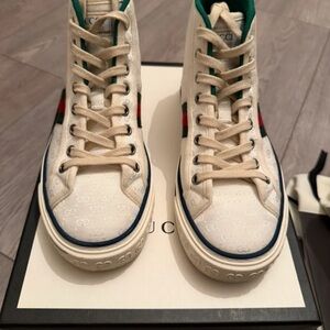 Gucci Cream Sneakers with Red and Green Stripes